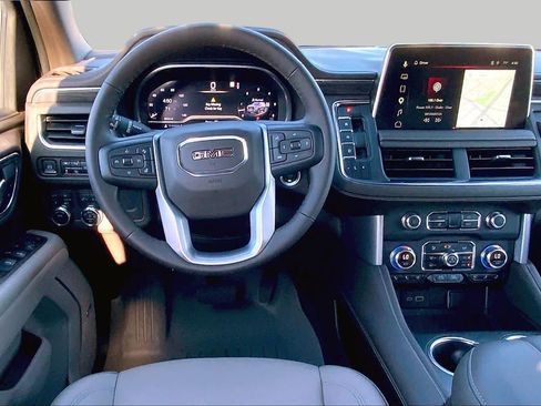 Used 2023 GMC Yukon SLT w/ SLT Premium Package AWD/4WD image 6