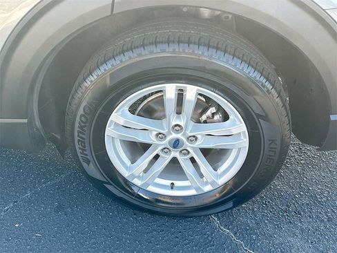 Used 2022 Ford Explorer XLT image 24