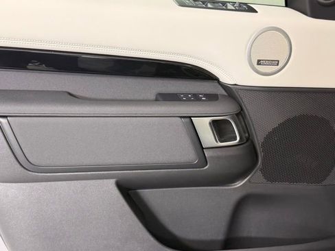 New 2025 Land Rover Discovery S image 11