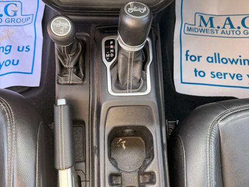 Used 2018 Jeep Wrangler Unlimited Sahara AWD/4WD image 13