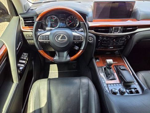 Used 2017 Lexus LX 570 4WD w/ Luxury Package image 16