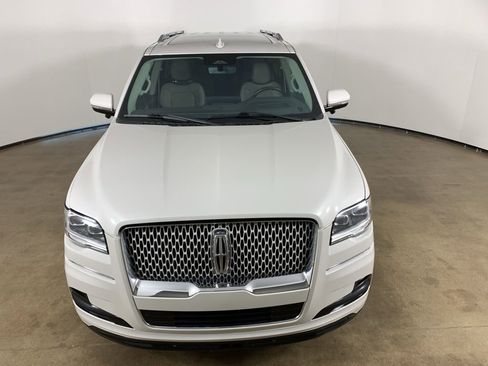 Used 2023 Lincoln Navigator L Reserve AWD/4WD image 4