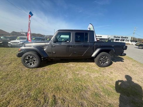 New 2026 Jeep Gladiator Sport image 4