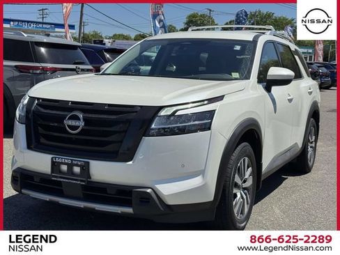 Certified 2023 Nissan Pathfinder SL w/ Black Appearance Package AWD/4WD image 4