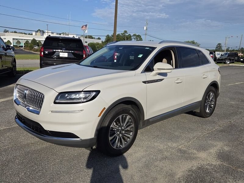 Used 2023 Lincoln Nautilus FWD w/ Premium Package image 4