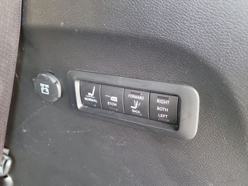 Used 2022 Chrysler Pacifica Pinnacle FWD image 13