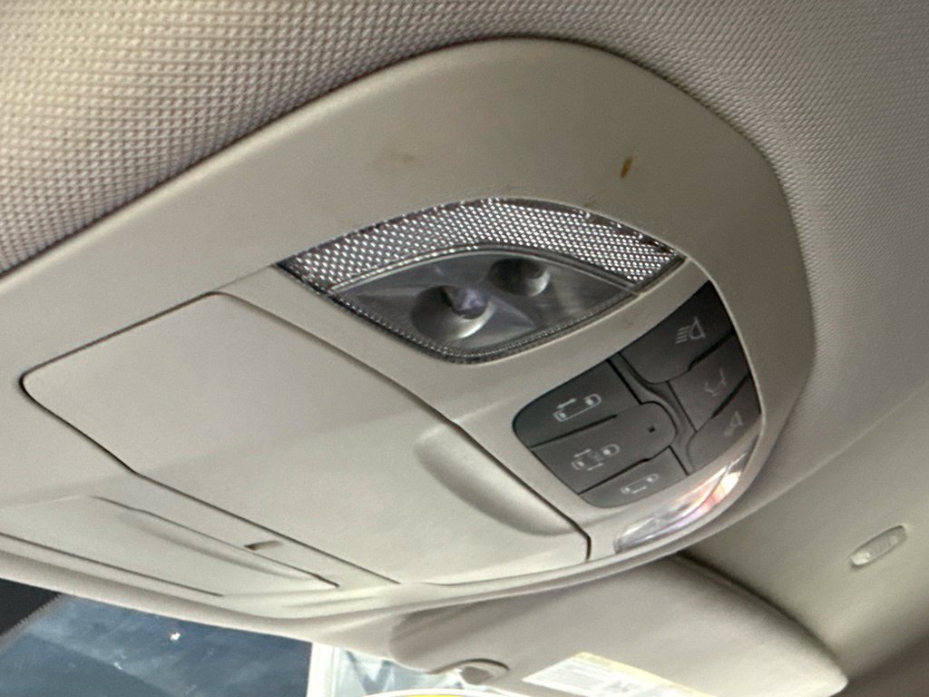 Used 2022 Chrysler Voyager LX FWD image 29