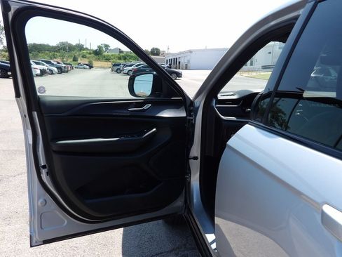 Used 2025 Jeep Grand Cherokee Altitude AWD/4WD image 4