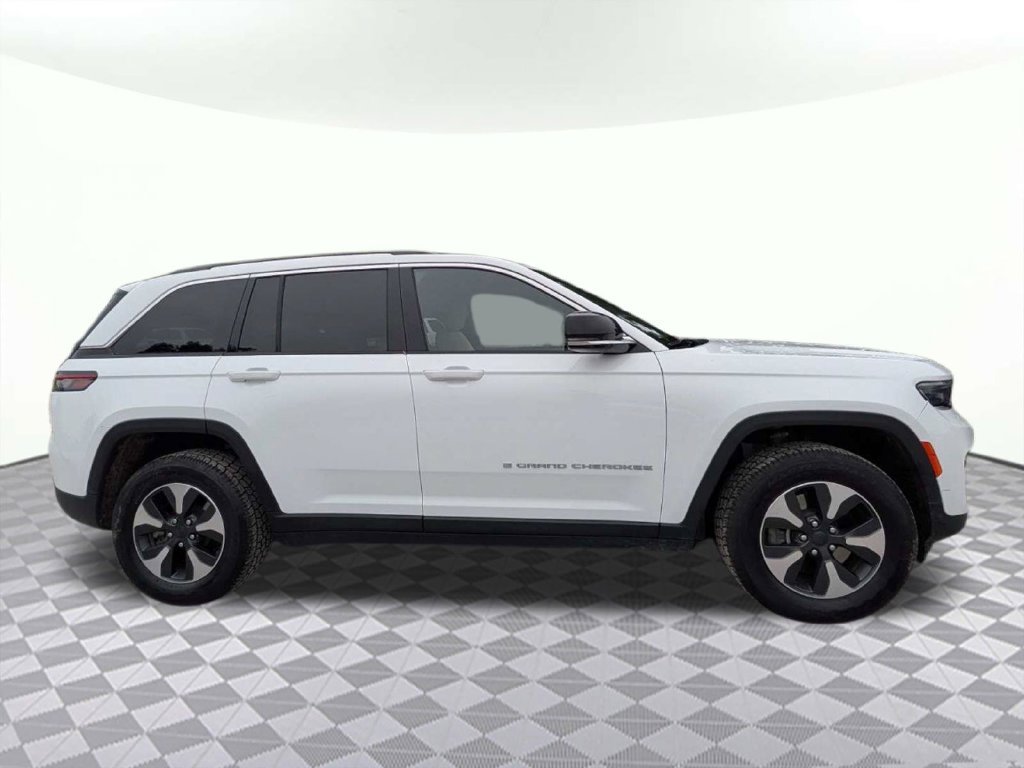 Used 2024 Jeep Grand Cherokee Limited 4xe AWD/4WD image 2
