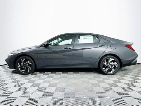 New 2025 Hyundai Elantra SEL FWD image 2