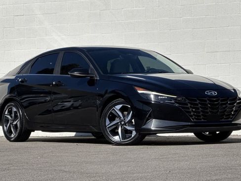 Used 2023 Hyundai Elantra Limited image 2