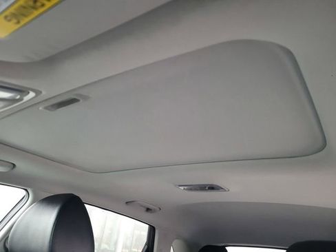 Used 2022 Kia Niro EX Premium image 11