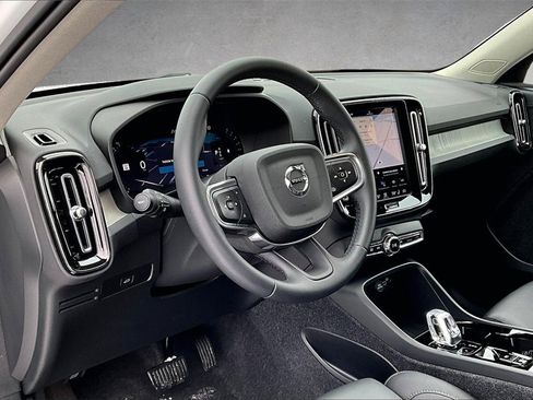 Certified 2026 Volvo XC40 B5 Plus w/ Protection Package Premier image 16