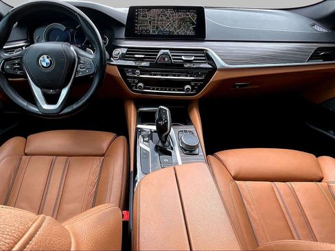 Used 2019 BMW 530i w/ Luxury Package RWD image 14