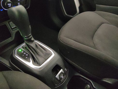 Used 2021 Jeep Renegade Sport image 26