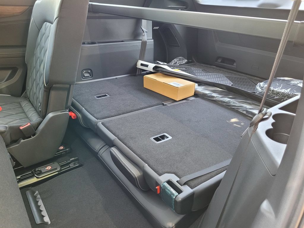 New 2025 Volkswagen Atlas SEL Premium R-Line AWD/4WD image 13