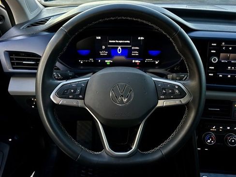 Used 2023 Volkswagen Taos SE w/ Black Wheel Package image 27