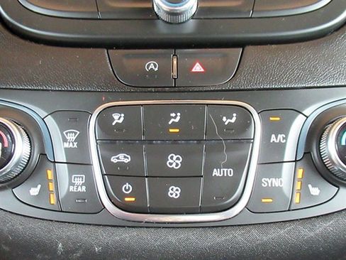 Used 2022 Chevrolet Malibu LT image 30