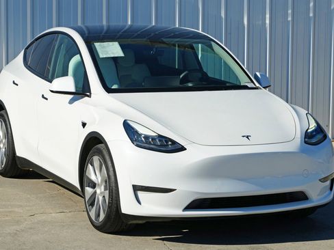 Used 2021 Tesla Model Y Long Range image 54