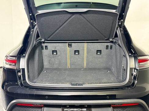 Certified 2024 Porsche Macan AWD/4WD image 25