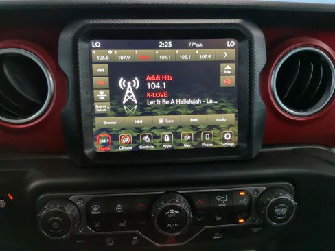 Used 2023 Jeep Gladiator Rubicon w/ Cold Weather Group AWD/4WD image 21