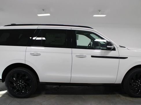 New 2026 Lincoln Navigator Reserve image 10