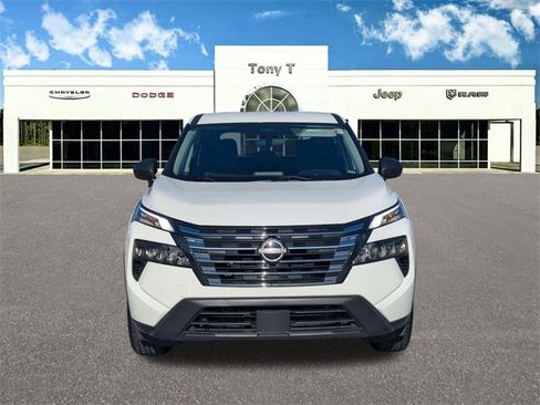 Used 2024 Nissan Rogue S image 2