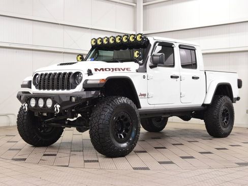 Used 2025 Jeep Gladiator Mojave AWD/4WD image 3