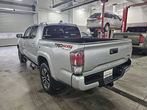 Used 2022 Toyota Tacoma TRD Sport image 7