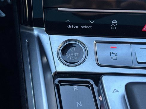 Used 2024 Audi Q8 e-tron Prestige image 22