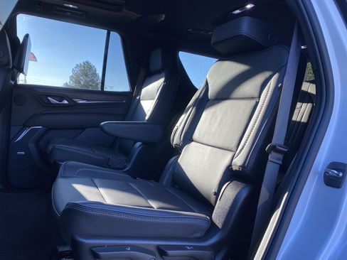 Used 2024 GMC Yukon Denali w/ Denali Reserve Package image 8