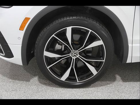 Certified 2023 Volkswagen Tiguan SEL R-Line AWD/4WD image 22