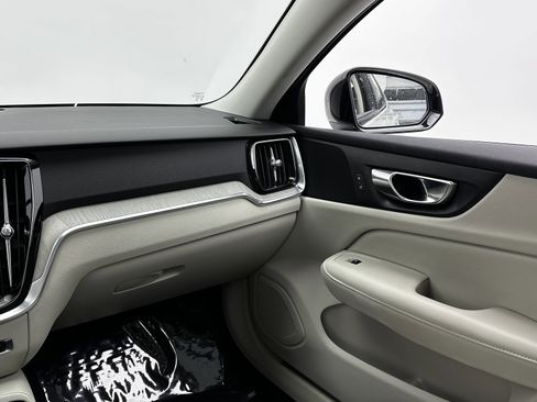 Used 2023 Volvo S60 T8 Plus image 30