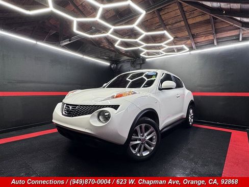 Used 2013 Nissan Juke SV FWD image 2