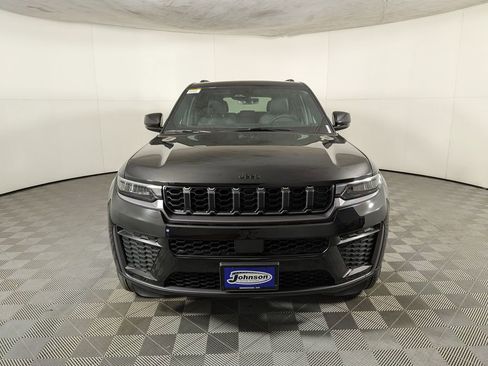 New 2026 Jeep Grand Cherokee Altitude AWD/4WD image 2