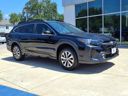 Certified 2025 Subaru Outback Premium AWD/4WD image 2