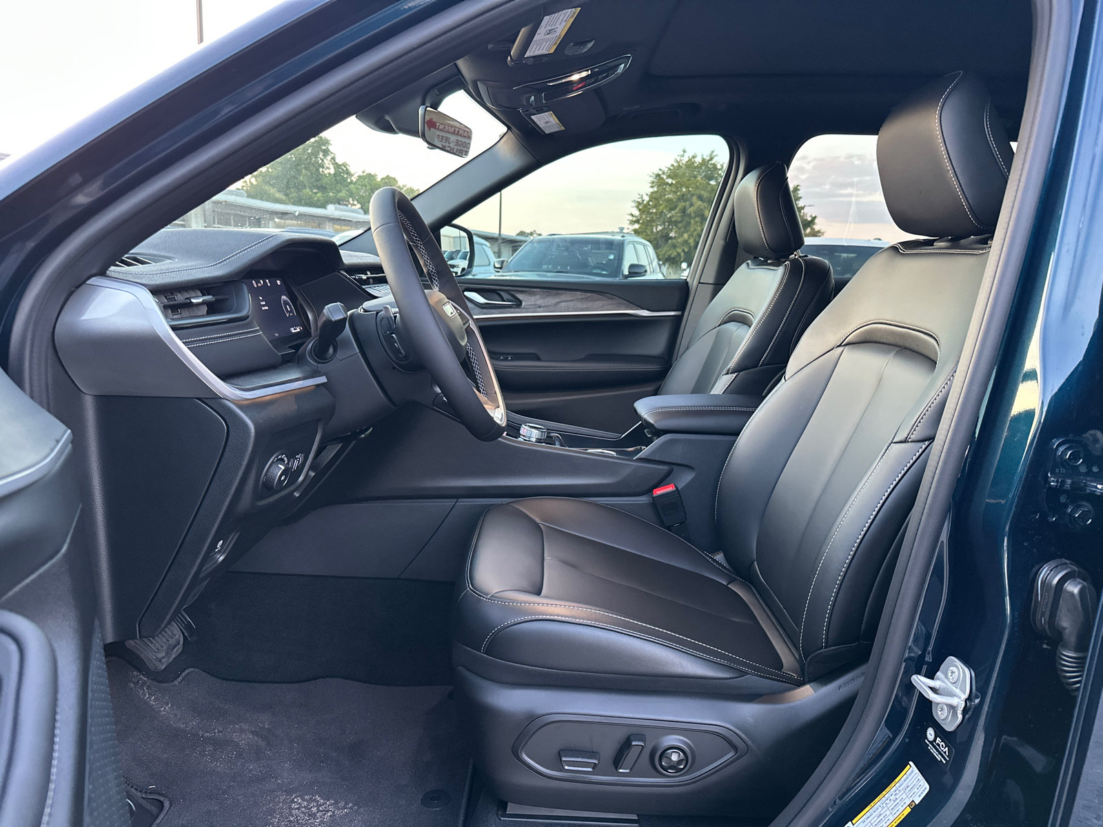 New 2027 Jeep Grand Cherokee Limited RWD image 11