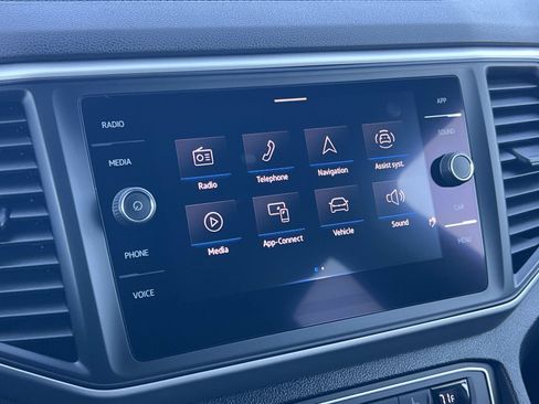 Certified 2021 Volkswagen Atlas Cross Sport SE w/ Panoramic Sunroof Package FWD image 13