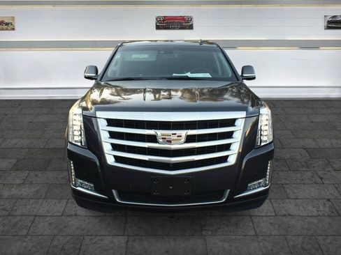 Used 2017 Cadillac Escalade ESV Premium Luxury RWD image 2