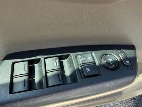 Used 2015 Honda Civic SE image 11
