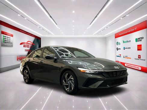 Used 2025 Hyundai Elantra Sport FWD image 2