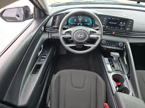 Used 2025 Hyundai Elantra Hybrid FWD image 19
