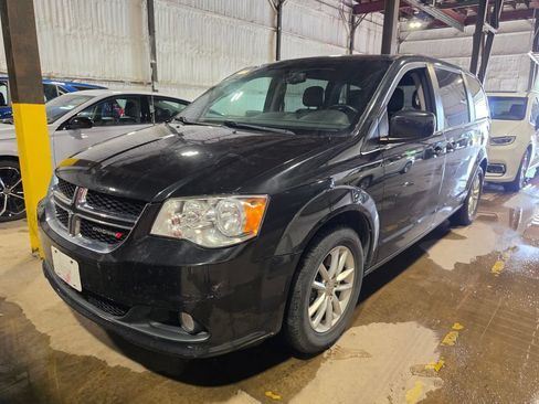 Used 2018 Dodge Grand Caravan SXT FWD image 1