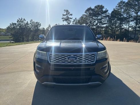 Used 2017 Ford Explorer Platinum AWD/4WD image 2