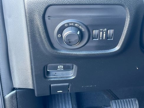 Used 2024 Jeep Grand Cherokee L Laredo w/ Luxury Tech Group I image 32