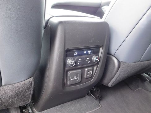 Used 2024 Buick Enclave Premium image 13