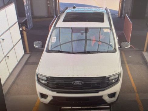 Used 2025 Ford Expedition Active image 18