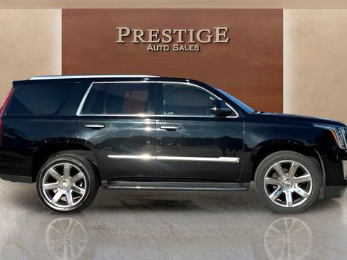 Used 2020 Cadillac Escalade Luxury image 2