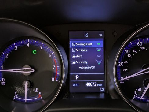 Used 2020 Toyota C-HR LE image 5