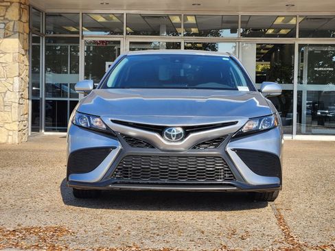 Used 2023 Toyota Camry SE image 2